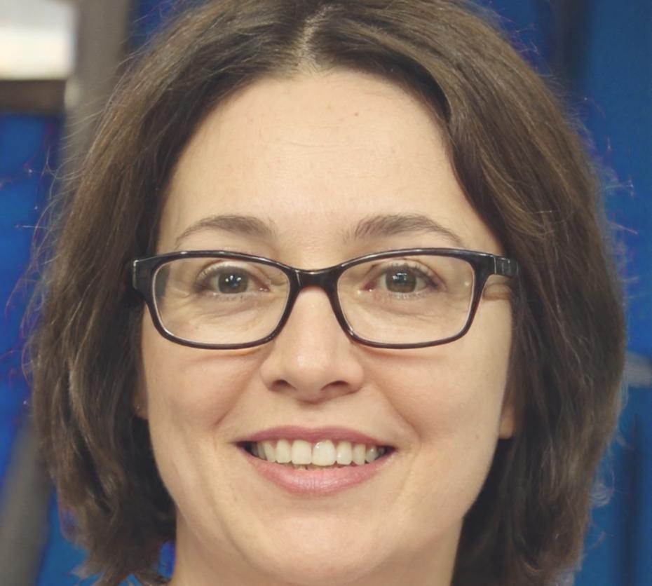 Retrato profesional de instructora femenina experta en diseño UX para juegos