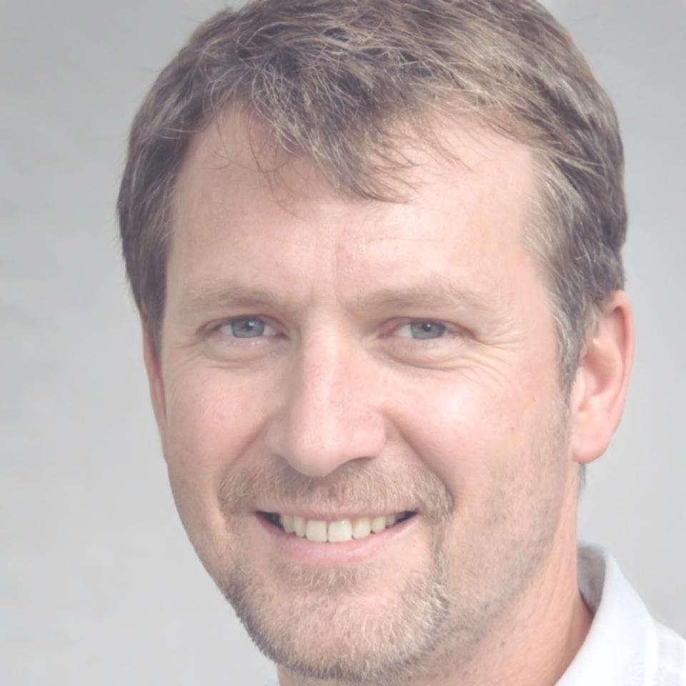 Retrato profesional de Hiroshi Nakamura, mentor de desarrollo frontend